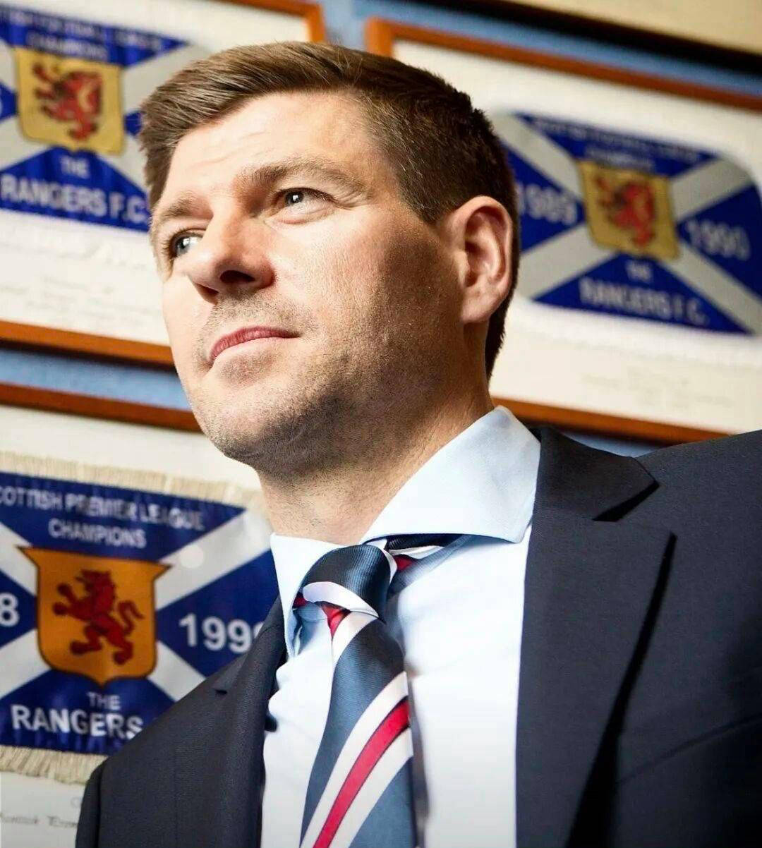 利物浦前队长杰拉德力荐三人接替萨拉赫：瞄准欧冠尖锋与拜仁新“罗贝里”